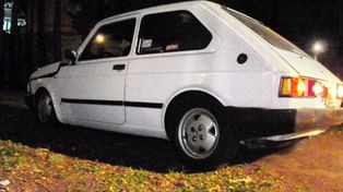 Arrestaron a un profesor que le practicaba sexo oral a un adolescente en un auto