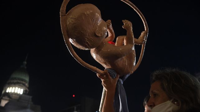 Los grupos celestes anticipan una fuerte embestida judicial contra el aborto legal.