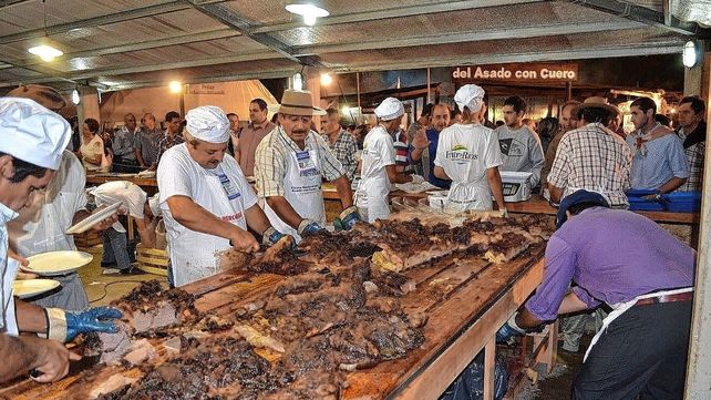 La fiesta surgió de la necesidad de generar ingresos económicos para el Viale Football Club.