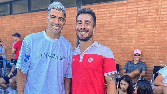 Fabián se dio el lujo de sacarse una foto con Luis Suárez
