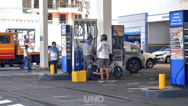 Aumentaron los precios de los combustibles por segunda vez en noviembre: la nafta súper subió a $1.665 por litro y el tanque ya roza los $85.000