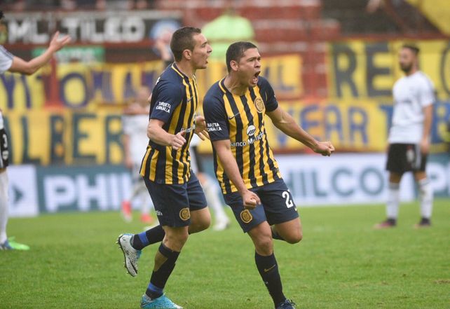 El defensor Leguizamón se llena la gargante de gol tras marcar el segundo del canalla.