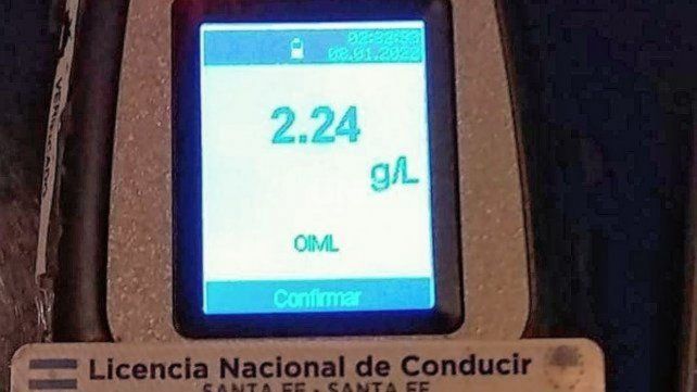 Ebriedad. Al funcionario judicial le dio 2,24 gramos por litro de alcohol en sangre.