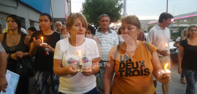Fomento 9 de Julio: Un centenar de vecinos marchó con velas para pedir seguridad