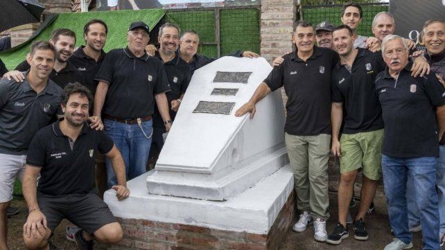 Estudiantes descubrió la tumba y celebró el 90° aniversario del rugby en el club