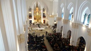 Una multitud acompañó la asunción del nuevo arzobispo de Santa Fe