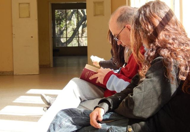 Convocatoria. El viernes se realizó un Maratón de Lectura y muchas personas participaron.  Foto: Gentileza Facebook: Hospital Escuela de Salud Mental