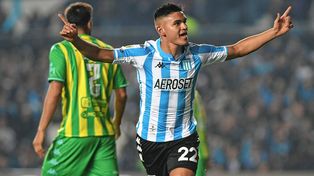 Carlos Alcaraz marcó por duplicado en el primer tiempo.