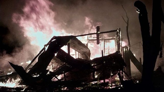 Un hombre que iba a ser excluido del hogar por violencia de género debió ser rescatado al incendiar su casilla