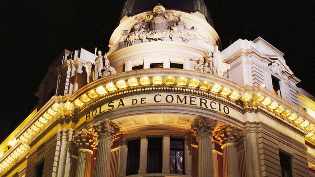El edificio de la Bolsa de Comercio de Rosario de Corrientes y peatonal Córdoba estará iluminado para la ocasión.&nbsp;