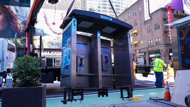 Desconectaron la última cabina telefónica pública con monedas que quedaba en Nueva York