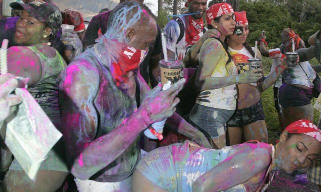 Polémica por las fotos de Usain Bolt en el carnaval de Trinidad y Tobago
