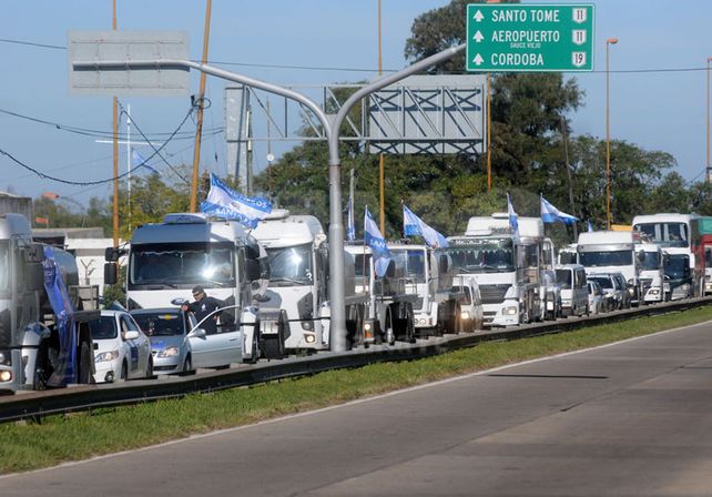 Camioneros llegaron a Santa Fe para reclamar una solución a la crisis de la lechería