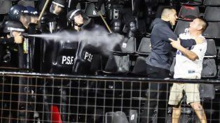Newells comunicó que la organización de la Copa Argentina se hará cargo de la reparación del estadio tras los graves incidentes.