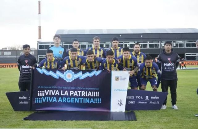 Otra vez rotación plena. Fue en cancha de Riestra, días antes de jugar en Montevideo, frente a Peñarol.