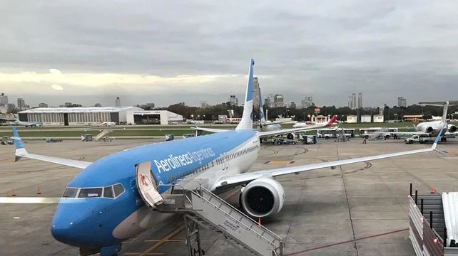 Ocultó que había tenido fiebre y tos para viajar en un vuelo de Aerolíneas desde Madrid