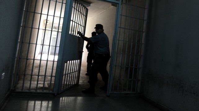 Cárceles: avanzan los trámites para la adquisición de uniformes para presos de alto perfil