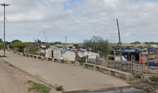 Hay unas veinticinco familias en el asentamiento cercano al Centro de Monitoreo. Hay unas veinticinco familias en el asentamiento cercano al Centro de Monitoreo.