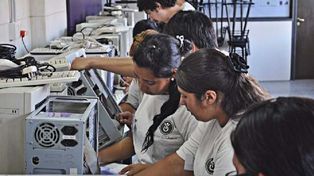 Santa Fe recuperó y donó más de 100 PC a distintas instituciones