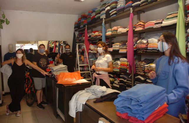 El comercio minorista y mayorista son algunas de las actividades que ser&aacute;n habilitadas&nbsp;en el Gran Santa Fe y Gran Rosario.