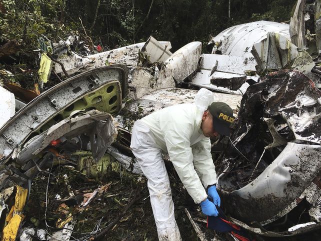 Espantoso. Los rescatistas terminaron ayer de recuperar los cuerpos de las víctimas fatales.