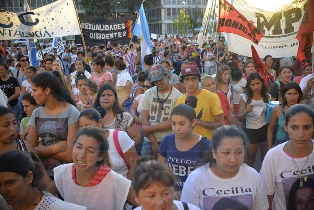 Una marcha pacífica pero con memoria recordó a las victimas de la represión policial de 2001