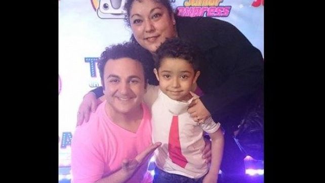 Tiene siete años, pelea contra la leucemia y se disfraza para alegrar a otros chicos