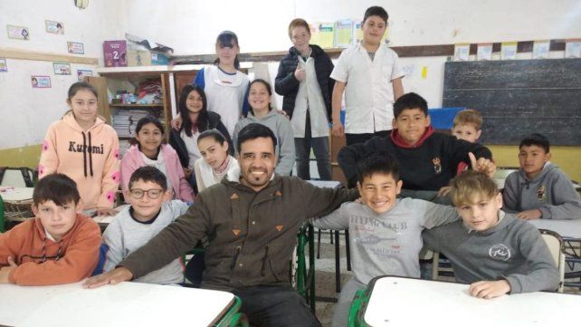 Julio Miño con los estudiantes&nbsp;