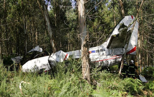 La avioneta sanitaria cayó ayer a la madrugada cerca del aeropuerto de Lavacolla