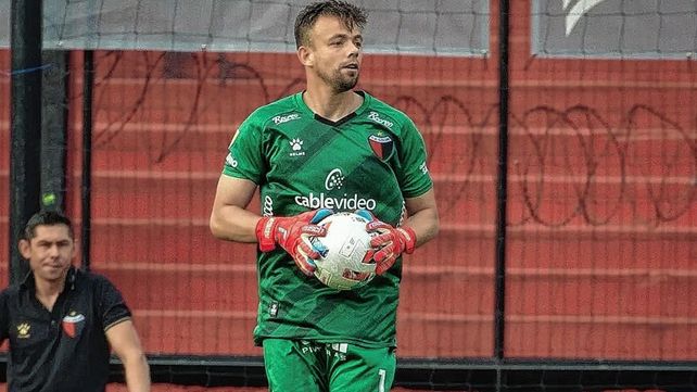 Leonardo Burián resultó decisivo en los últimos partidos de Colón para que el equipo sumara puntos.