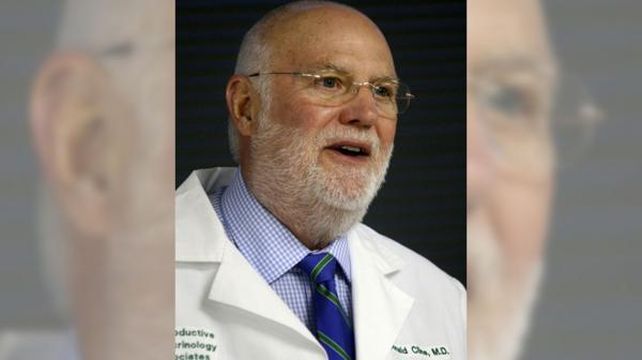 Un médico inseminó con su esperma a más de 50 pacientes en su clínica de fertilidad Un médico inseminó con su esperma a más de 50 pacientes en su clínica de fertilidad