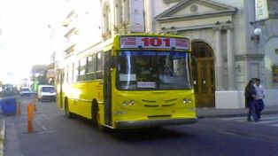 Un menor recibió atención en un colectivo por haber consumido drogas