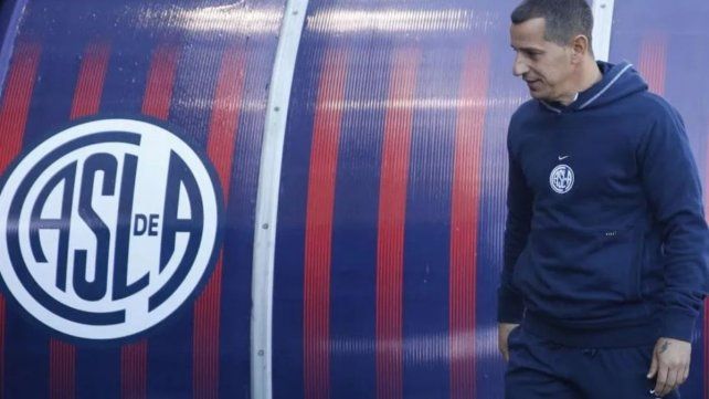Leandro Romagnoli tendría su segunda experiencia como DT de un primer equipo.