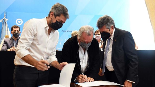 El Gobierno nacional anunció hoy la incorporación progresiva de 4.000 beneficiarios y beneficiarias de planes sociales a puestos laborales formales en el sector gastronómico