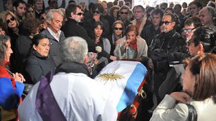 Multitudinaria y conmovedora despedida a Alfredo Alcón