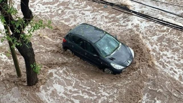 Las precipitaciones en Mendoza alcanzaron los 60 milímetros. Se registraron más de 360 incidencias debido al desborde de cauces y canales