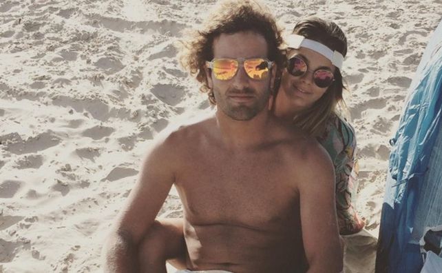Apasionado video de Natalie Pérez chapando con su novio en las playas de Brasil