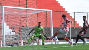 La Reserva afianzó su crecimiento y goleó a River