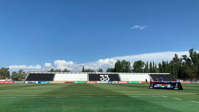 El césped del Legrotaglie luce impecable para el debut de Godoy Cruz ante Rosario Central. A pleno sol en Mendoza.