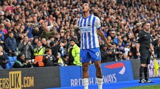 En tiempo de descuento, Brighton superó a Manchester United.