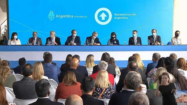 Alberto Fernández: Tenemos el desafío de garantizar que quien estudia encuentre salida laboral rápido