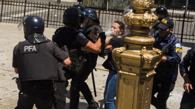 Severo informe de Amnistía Internacional sobre los derechos humanos en la gestión Macri