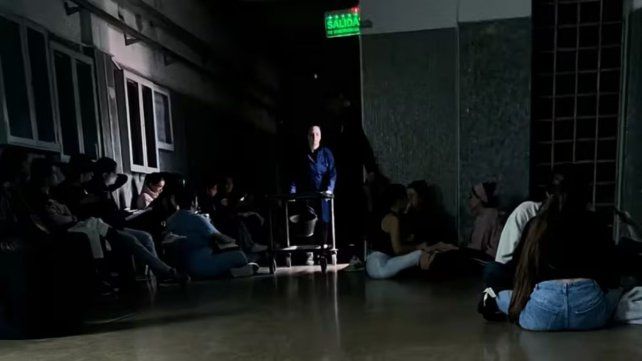 La Universidad de Buenos Aires (UBA) emitió pautas para ahorrar recursos ante el congelamiento del presupuesto universitario. Buscan ahorrar luz y gas
