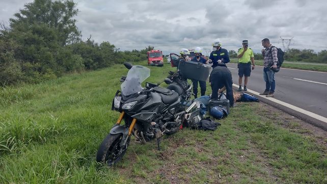 Un motociclista de 60 años debió ser asistido al caer sobre la cinta asfáltica en la Ruta Nacional 12