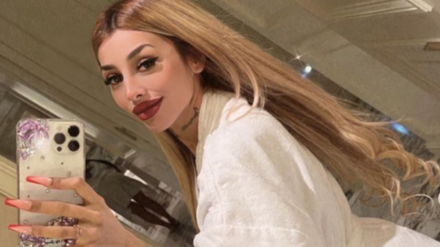 Tamara Báez se prueba el traje de cantante y lo celebra en las redes sociales.&nbsp;