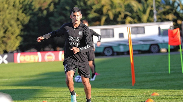 El defensor de la Selección Cristian Romero padece una sobrecarga muscular.