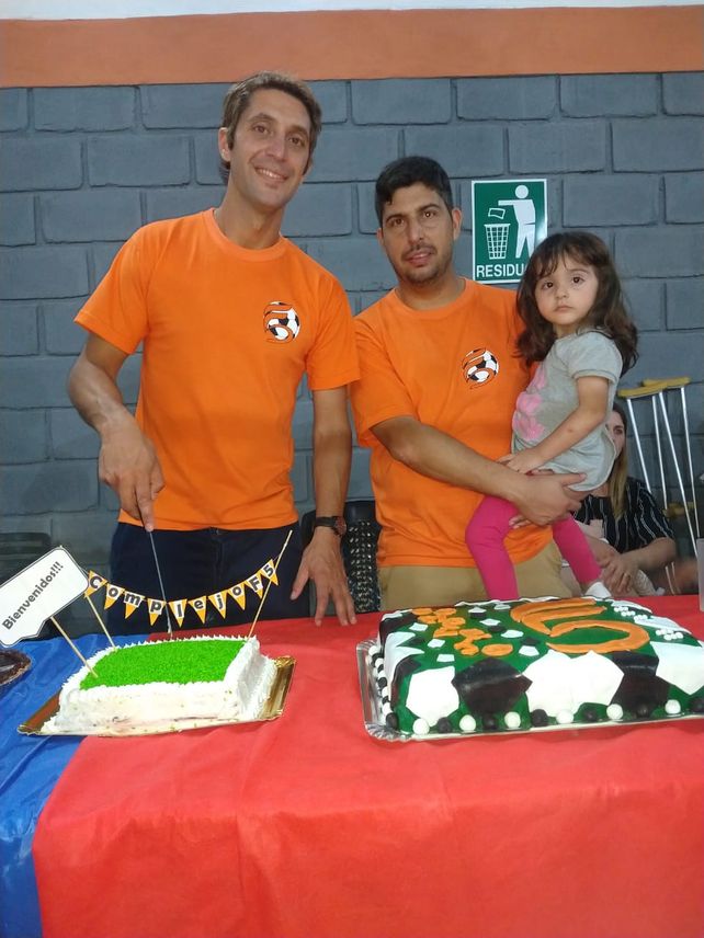 El estreno con tortas para el brindis.&nbsp;