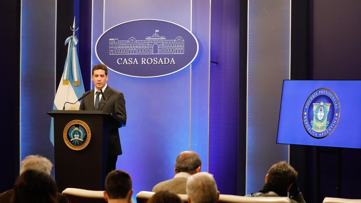 El vocero presidencial negó críticas a Messi y a la selección por la bandera de Malvinas