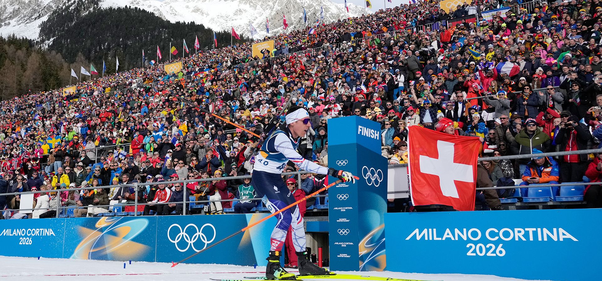 El francés Quentin Fillon Maillet cruza la meta para ganar el oro en la prueba masculina de biatlón de velocidad de 10 kilómetros en los Juegos Olímpicos de Invierno de 2026 en Anterselva, Italia, el viernes 13 de febrero de 2026. (Foto AP/David J. Phillip) El francés Quentin Fillon Maillet cruza la meta para ganar el oro en la prueba masculina de biatlón de velocidad de 10 kilómetros en los Juegos Olímpicos de Invierno de 2026 en Anterselva, Italia, el viernes 13 de febrero de 2026. (Foto AP/David J. Phillip)