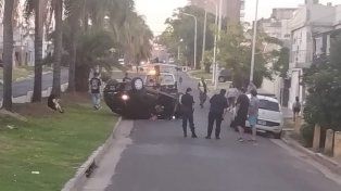 Paraná: jóvenes protagonizaron un choque y vuelco